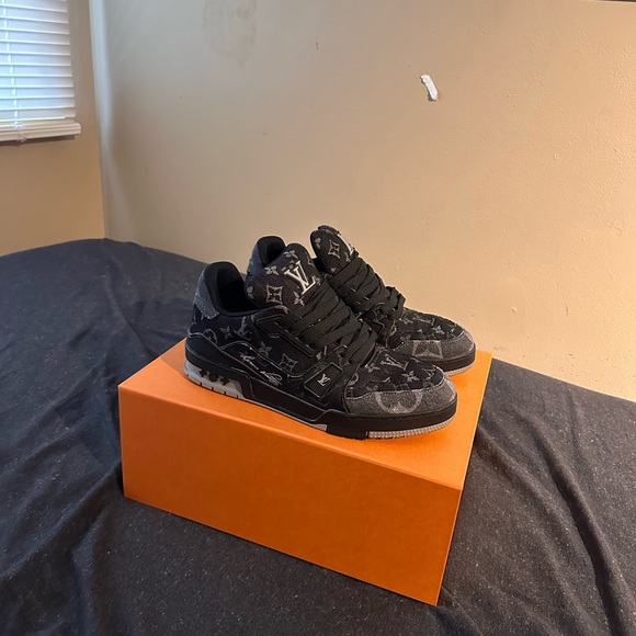 Louis Vuitton trainer black monogram denim 

Size 8 - Picture 6 of 7